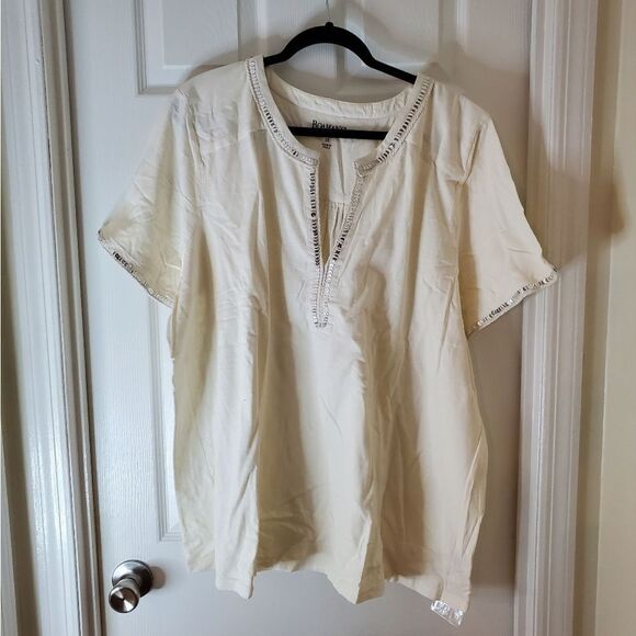 🎁NWOT Plus Size Cream Top w/Silver Sequins - Picture 5 of 8